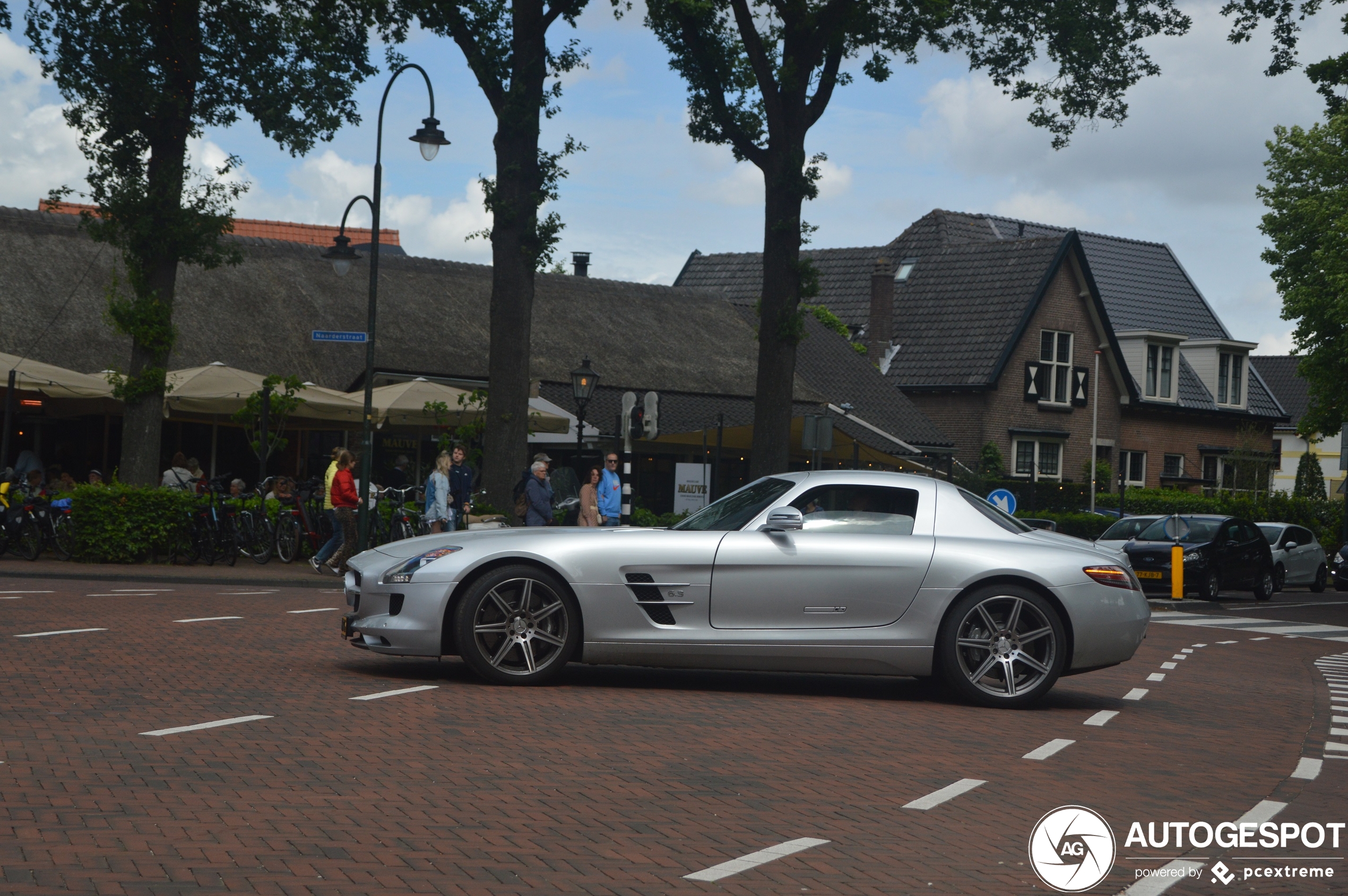 Mercedes-Benz SLS AMG