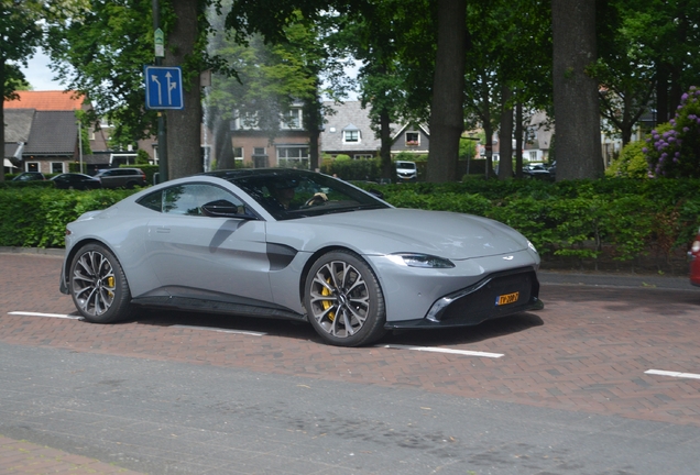 Aston Martin V8 Vantage 2018