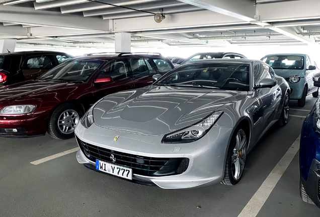 Ferrari GTC4Lusso