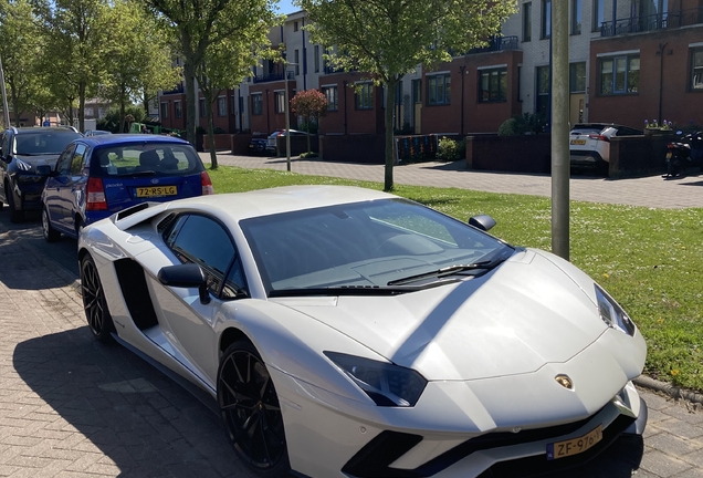 Lamborghini Aventador S LP740-4