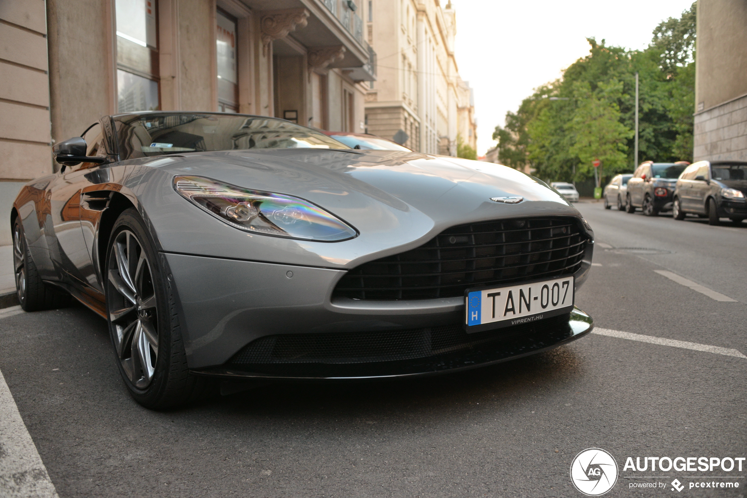 Aston Martin DB11