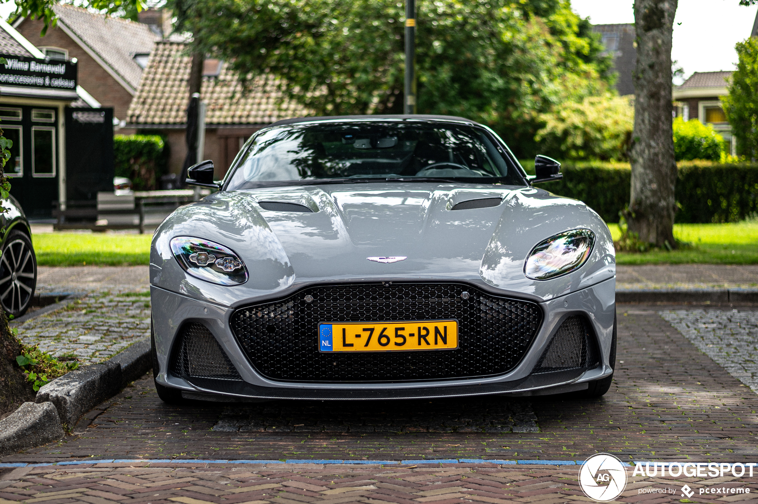 Aston Martin DBS Superleggera Volante