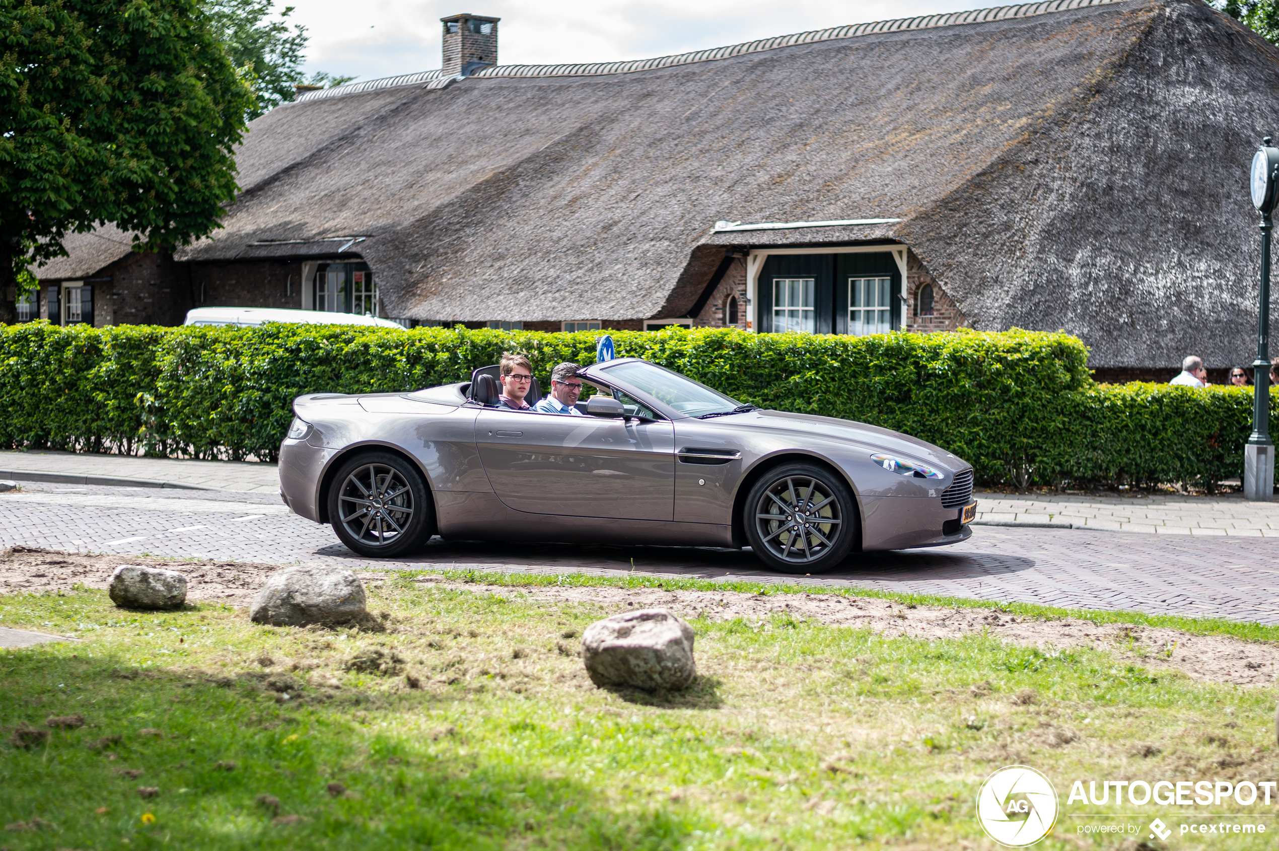 Aston Martin V8 Vantage Roadster