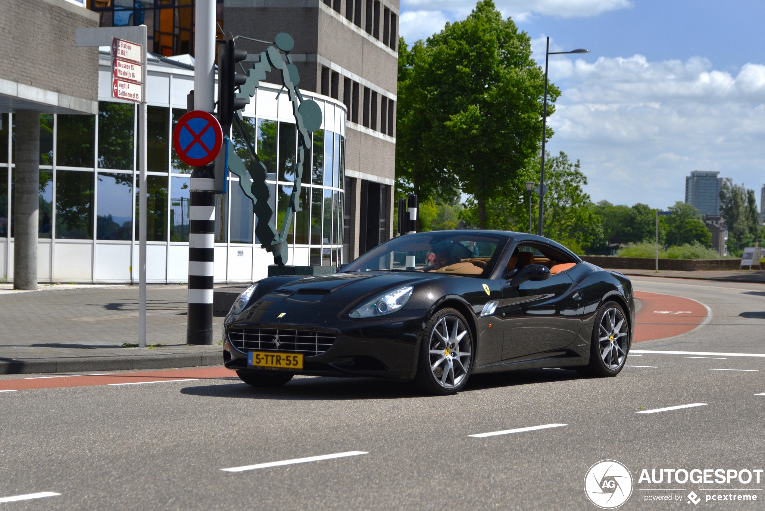 Ferrari California