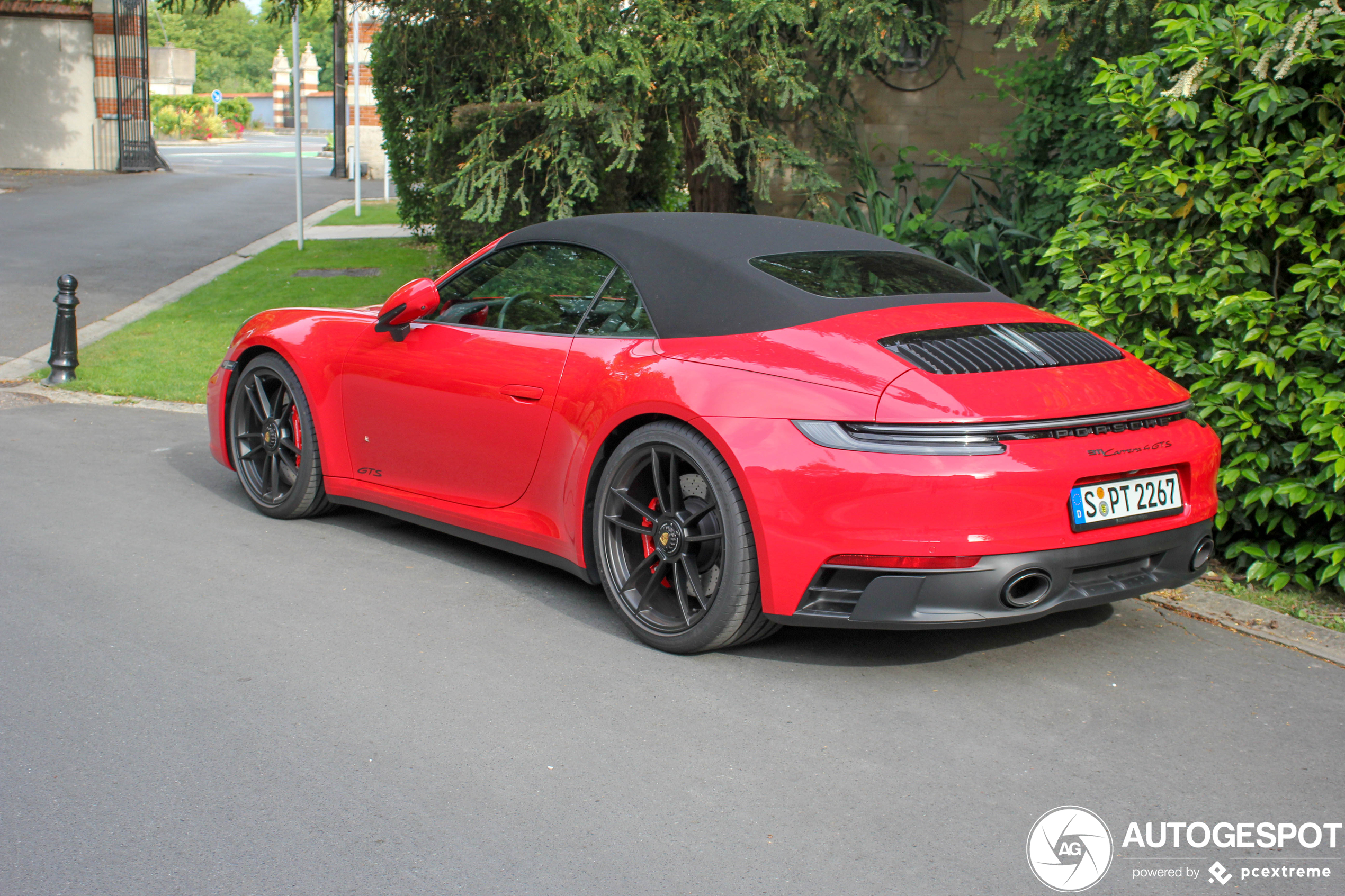 Porsche 992 Carrera 4 GTS Cabriolet