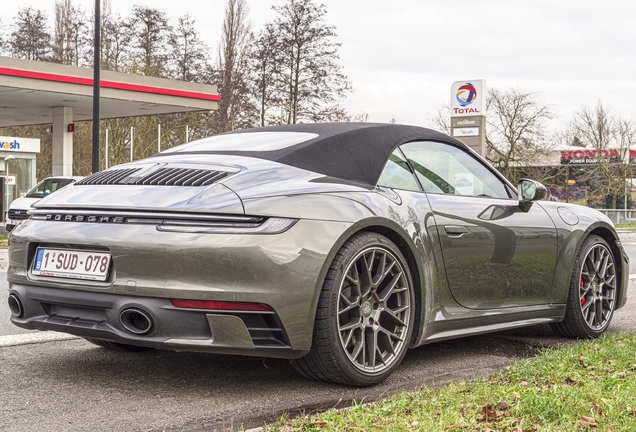 Porsche 992 Carrera 4S Cabriolet