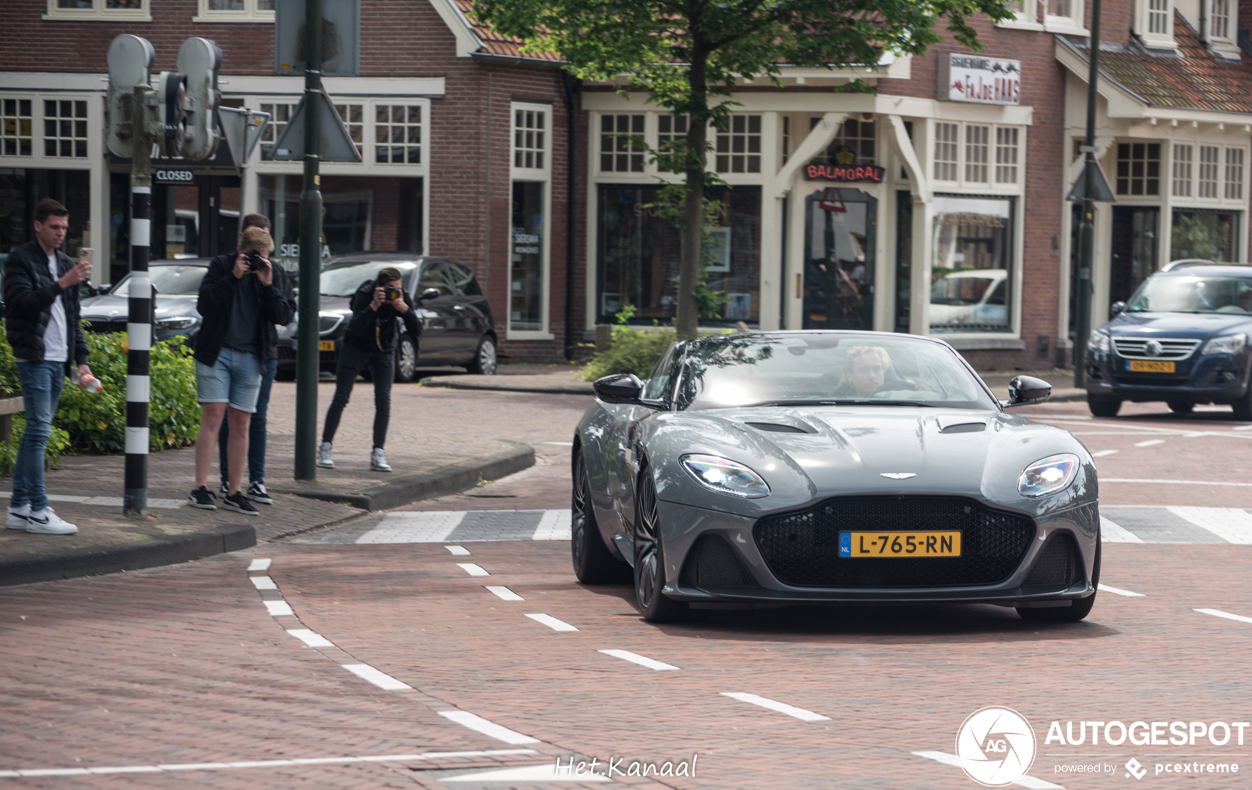 Aston Martin DBS Superleggera Volante