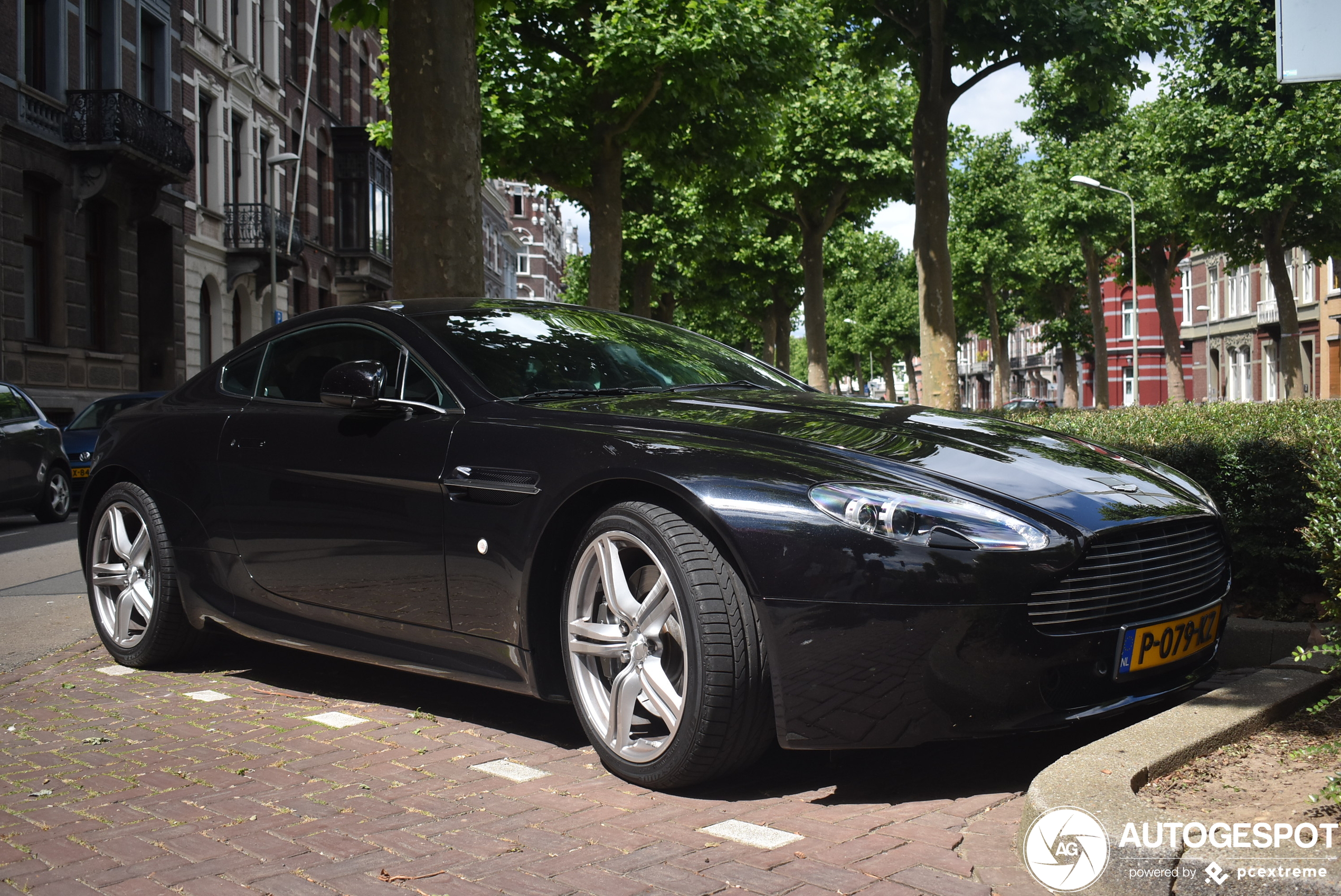 Aston Martin V8 Vantage