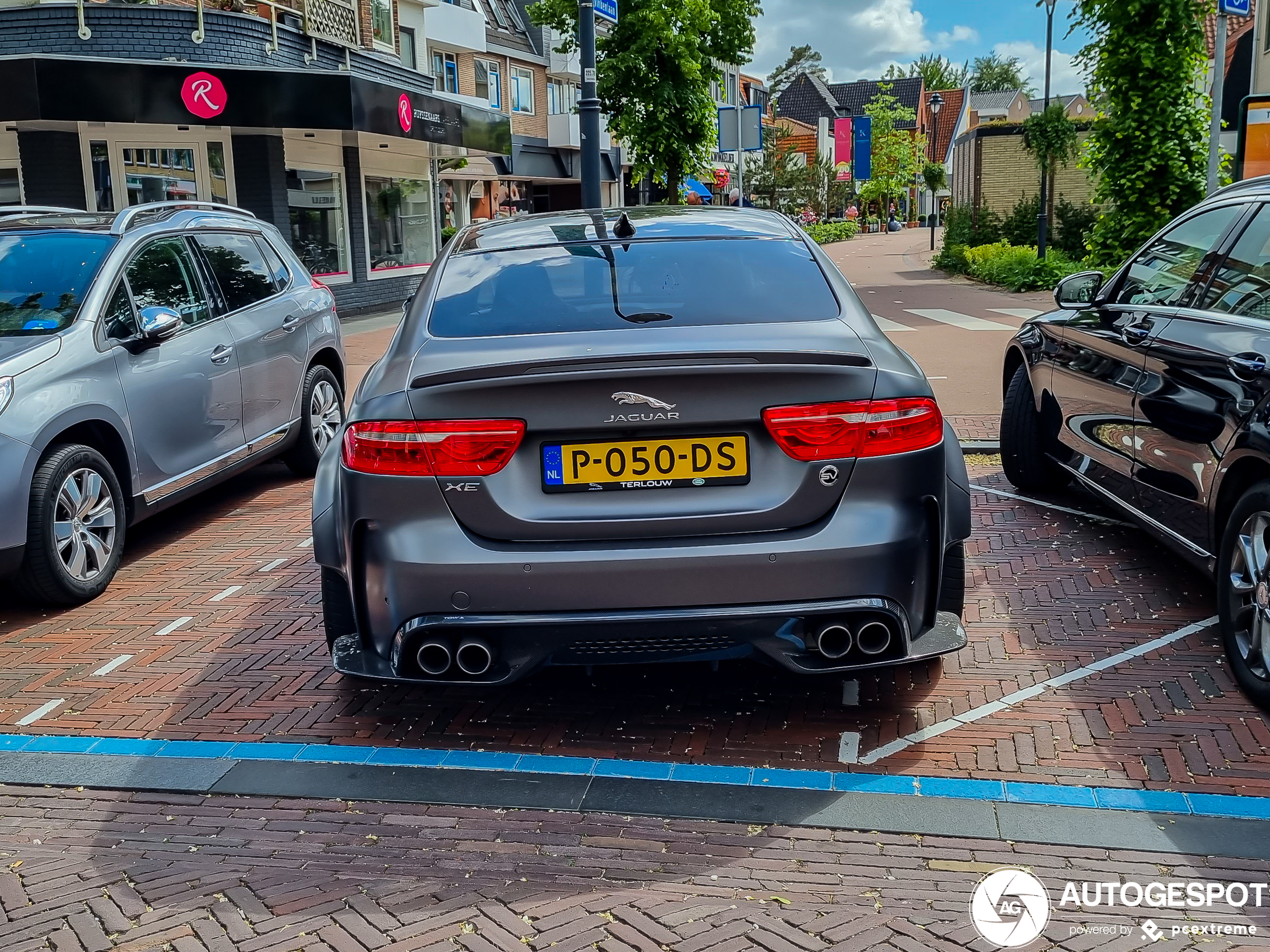 Dit is één van Jaguar's XE SV Project 8 Touring