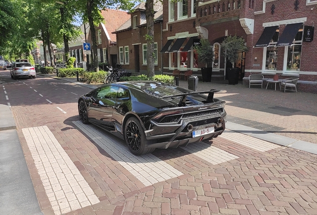 Lamborghini Huracán LP640-4 Performante