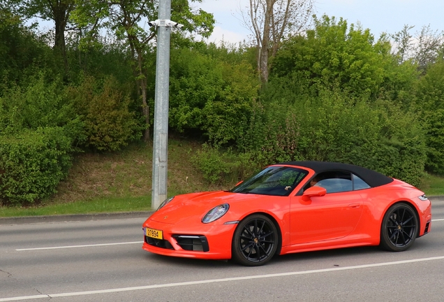 Porsche 992 Carrera 4S Cabriolet