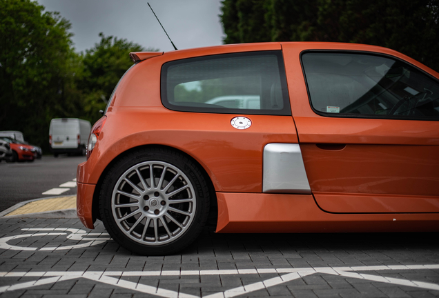 Renault Clio V6 Fase 2 – Stradale