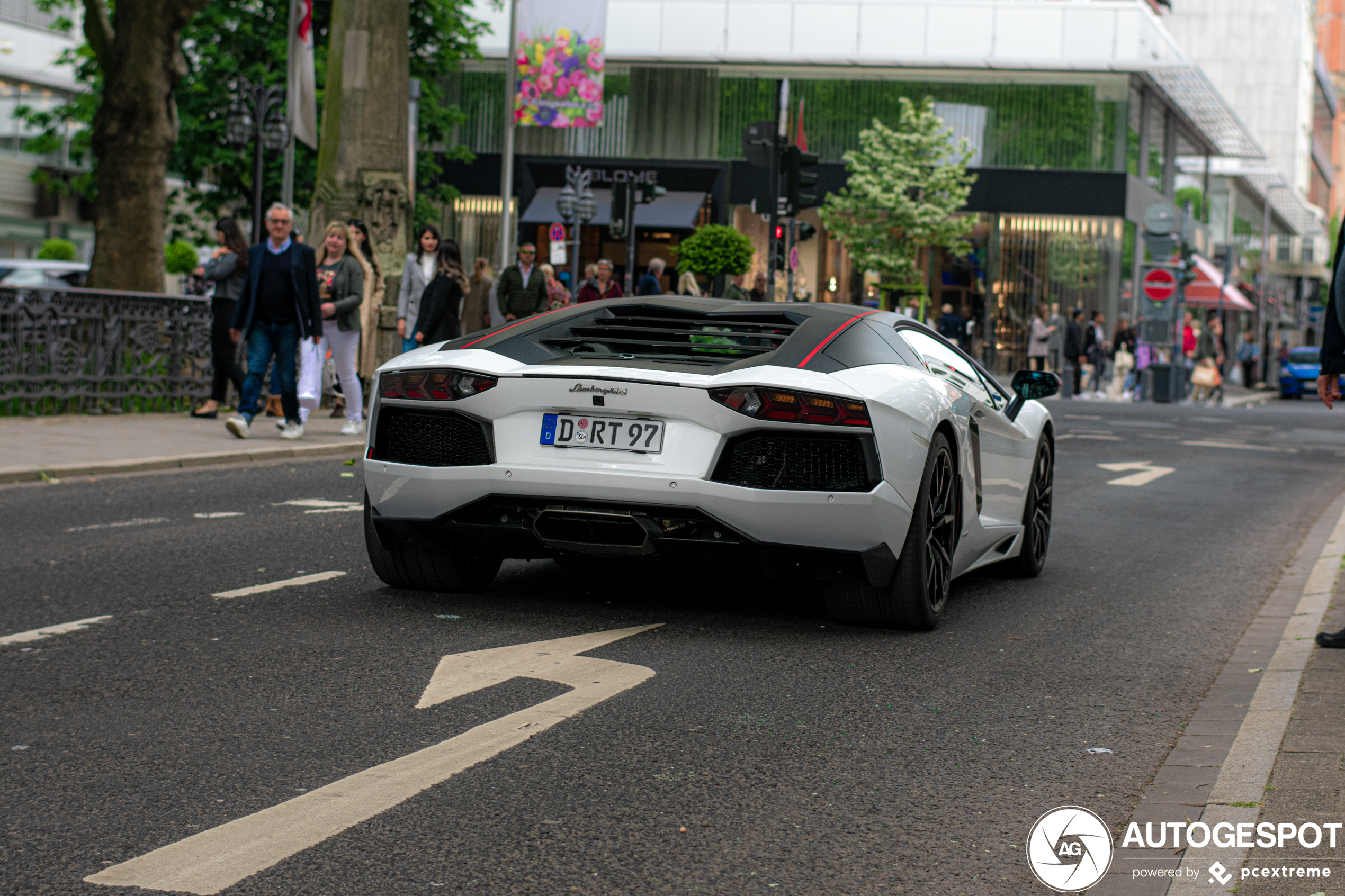 Lamborghini Aventador LP700-4 Pirelli Edition