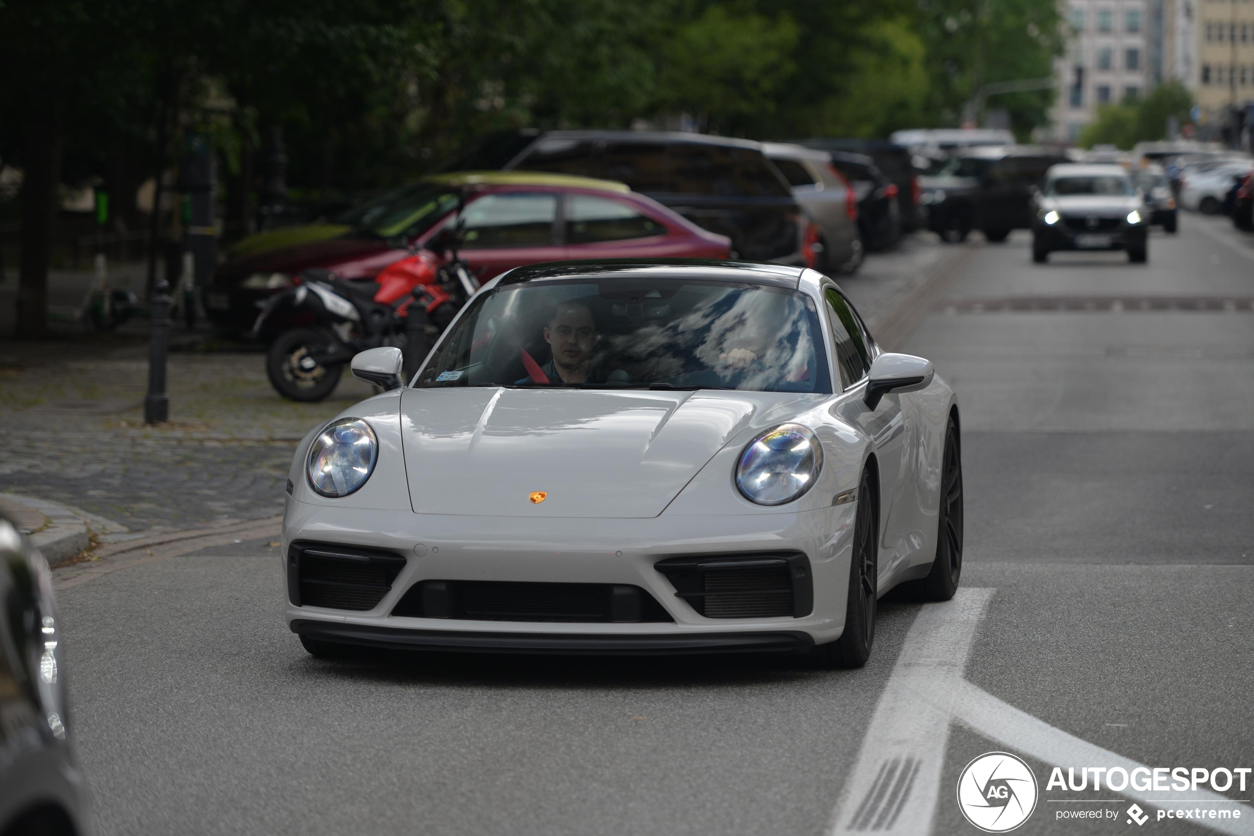 Porsche 992 Carrera 4 GTS