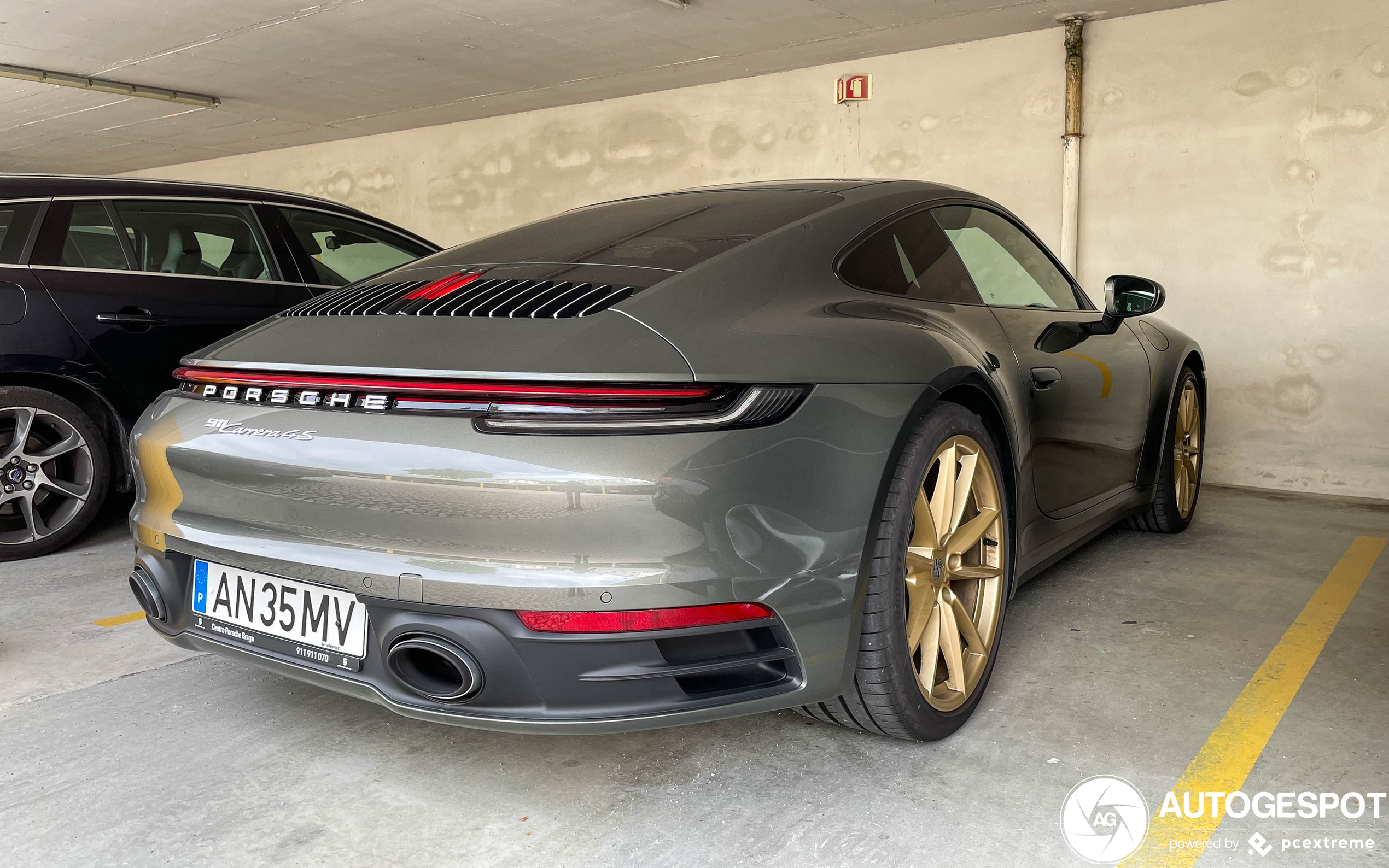 Porsche 992 Carrera 4S