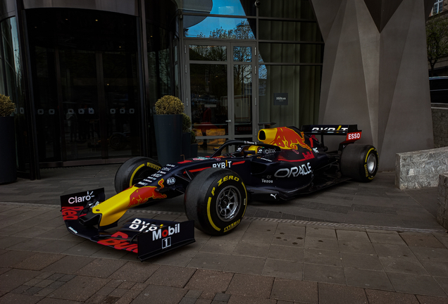 Red Bull Racing RB13