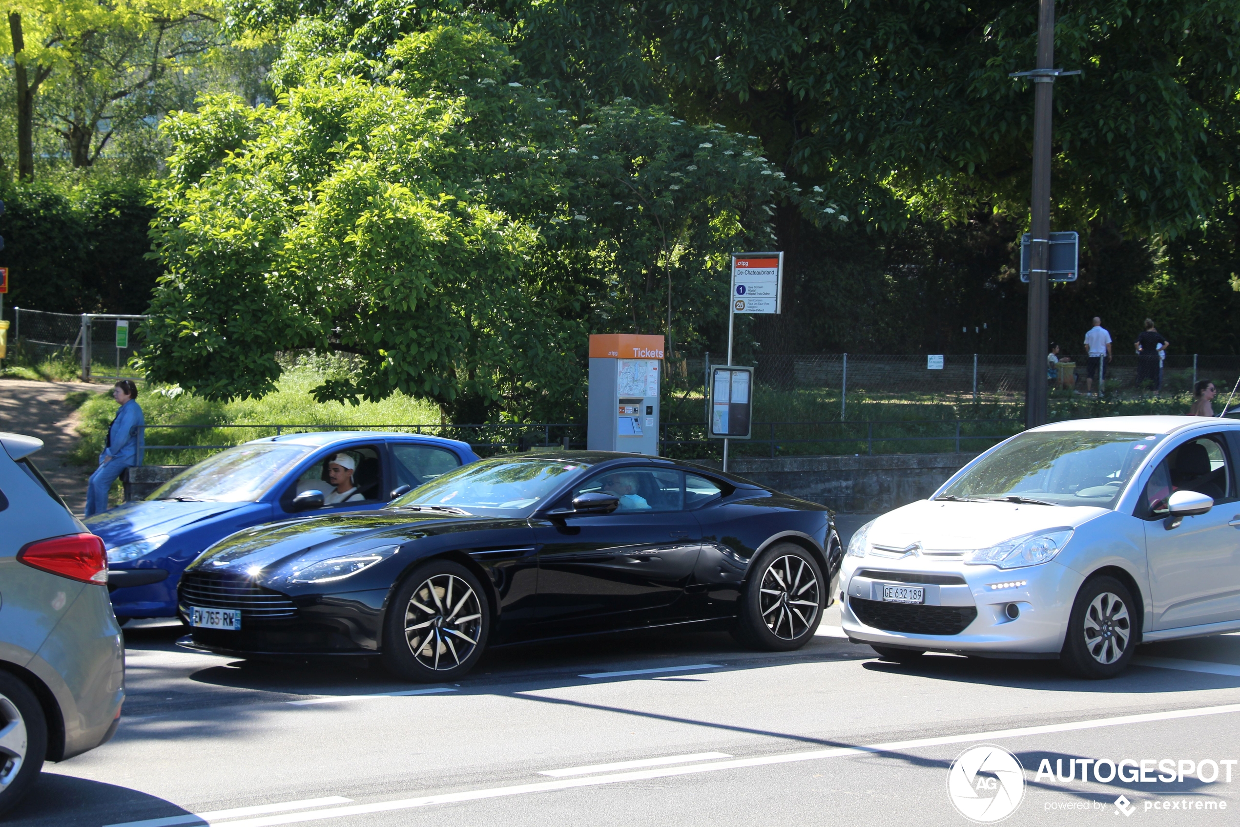 Aston Martin DB11 V8