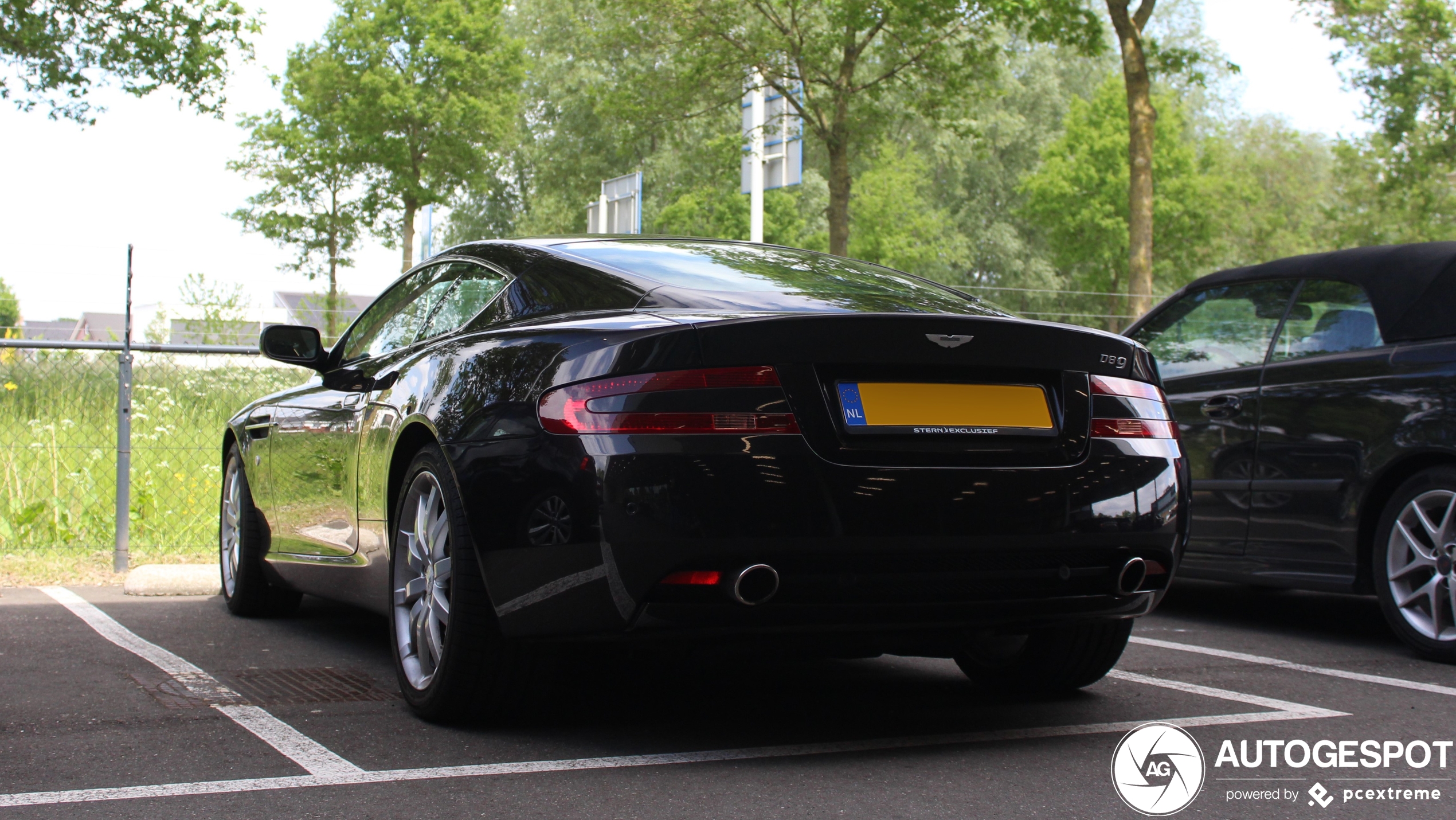 Aston Martin DB9