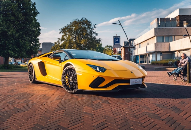 Lamborghini Aventador S LP740-4 Roadster