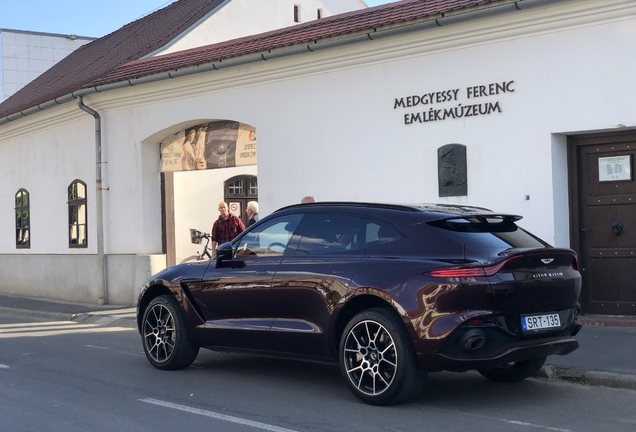 Aston Martin DBX