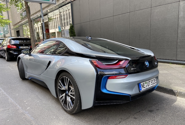 BMW i8