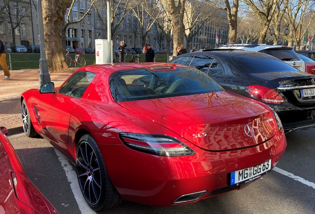 Mercedes-Benz SLS AMG