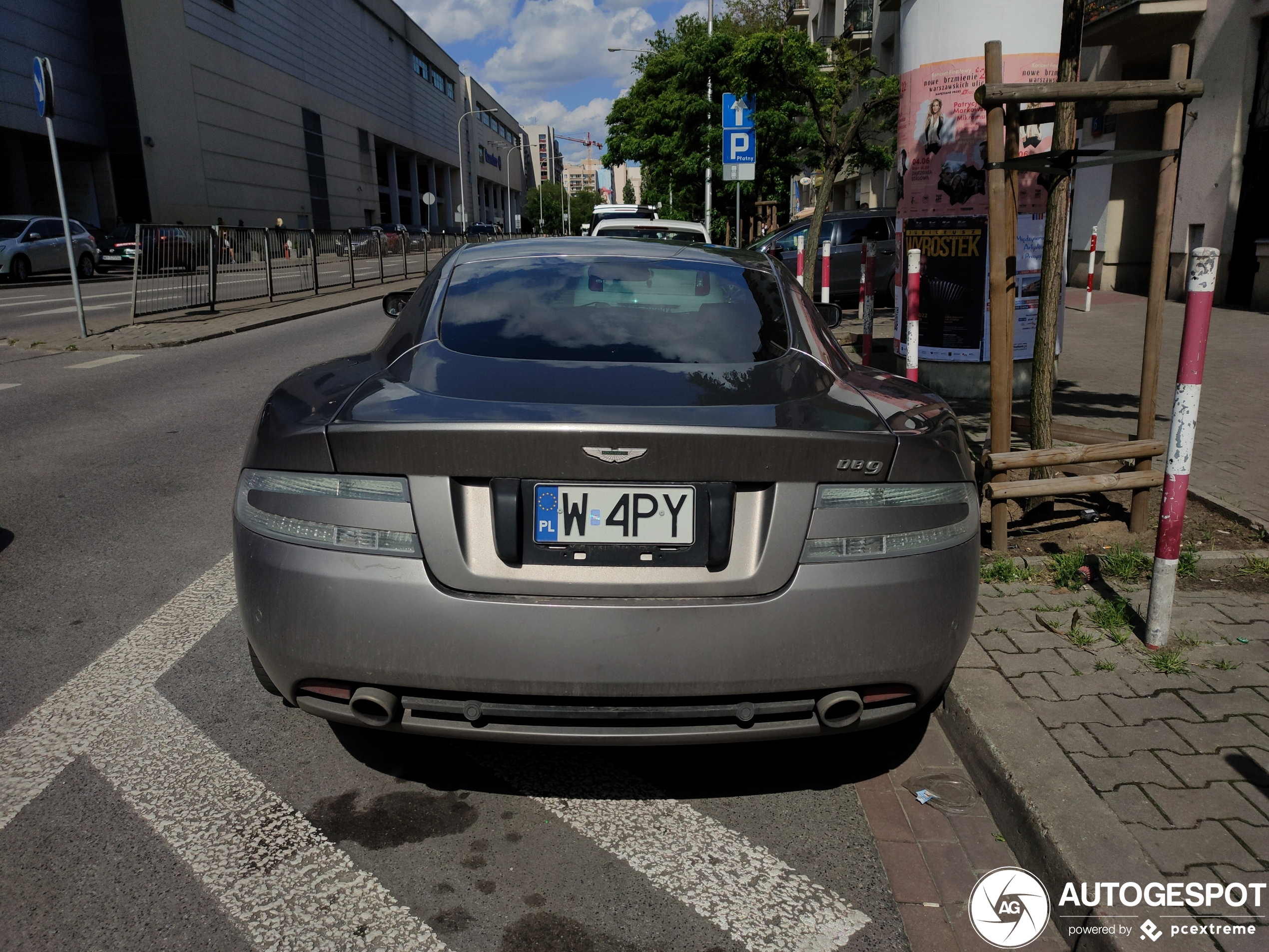 Aston Martin DB9