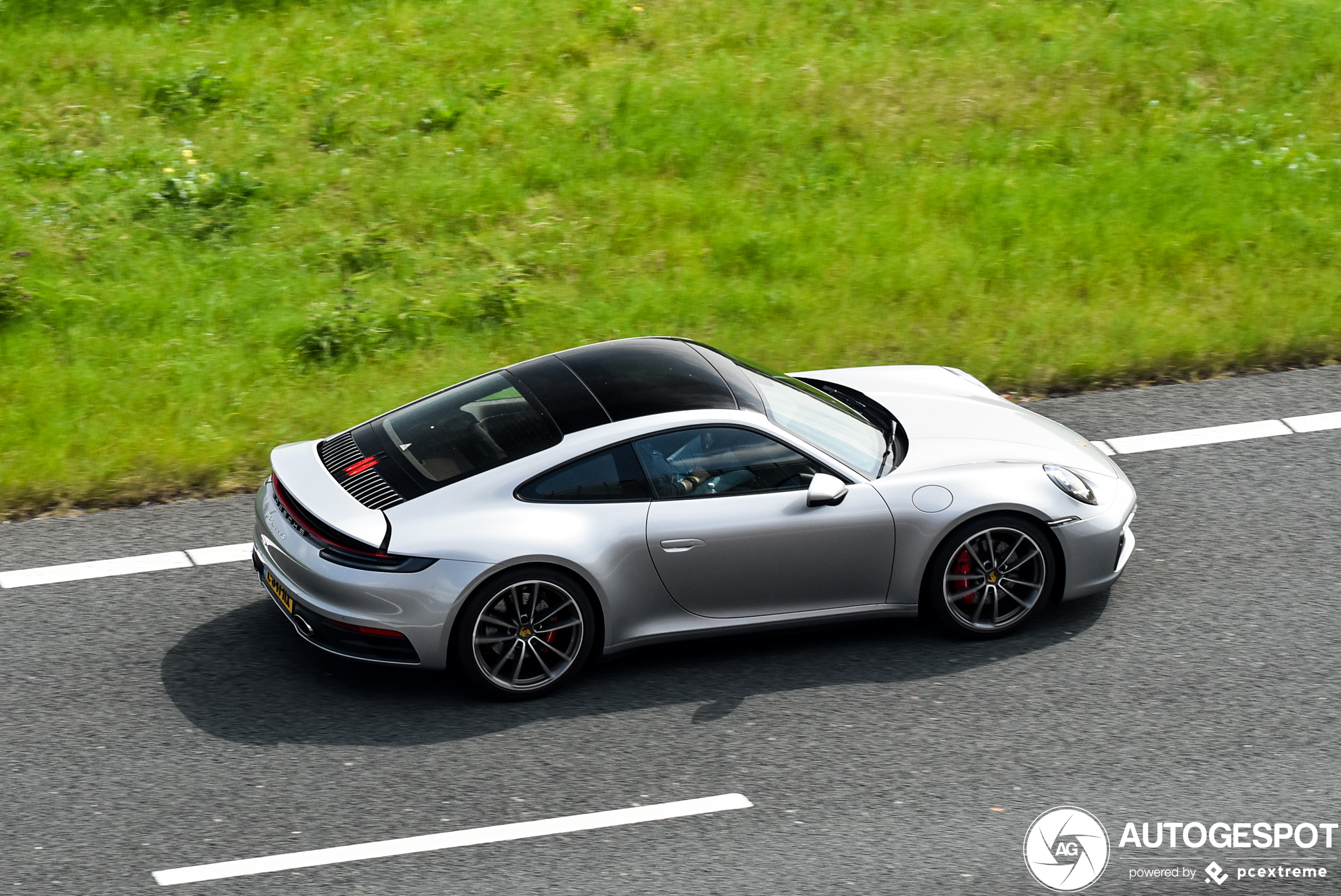 Porsche 992 Carrera 4S