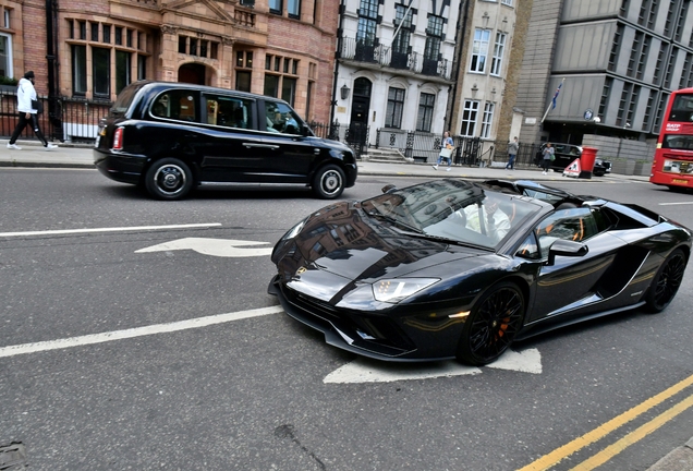 Lamborghini Aventador S LP740-4 Roadster