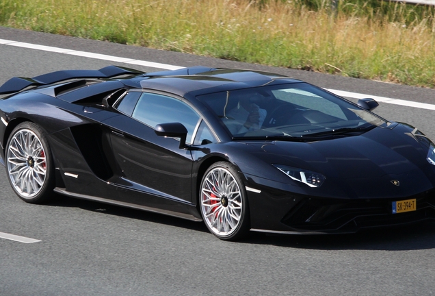 Lamborghini Aventador S LP740-4 Roadster