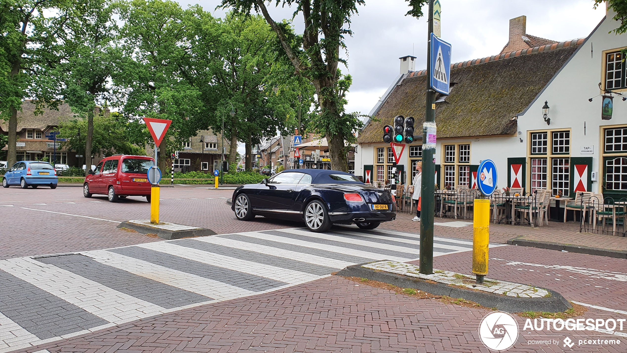 Bentley Continental GTC V8