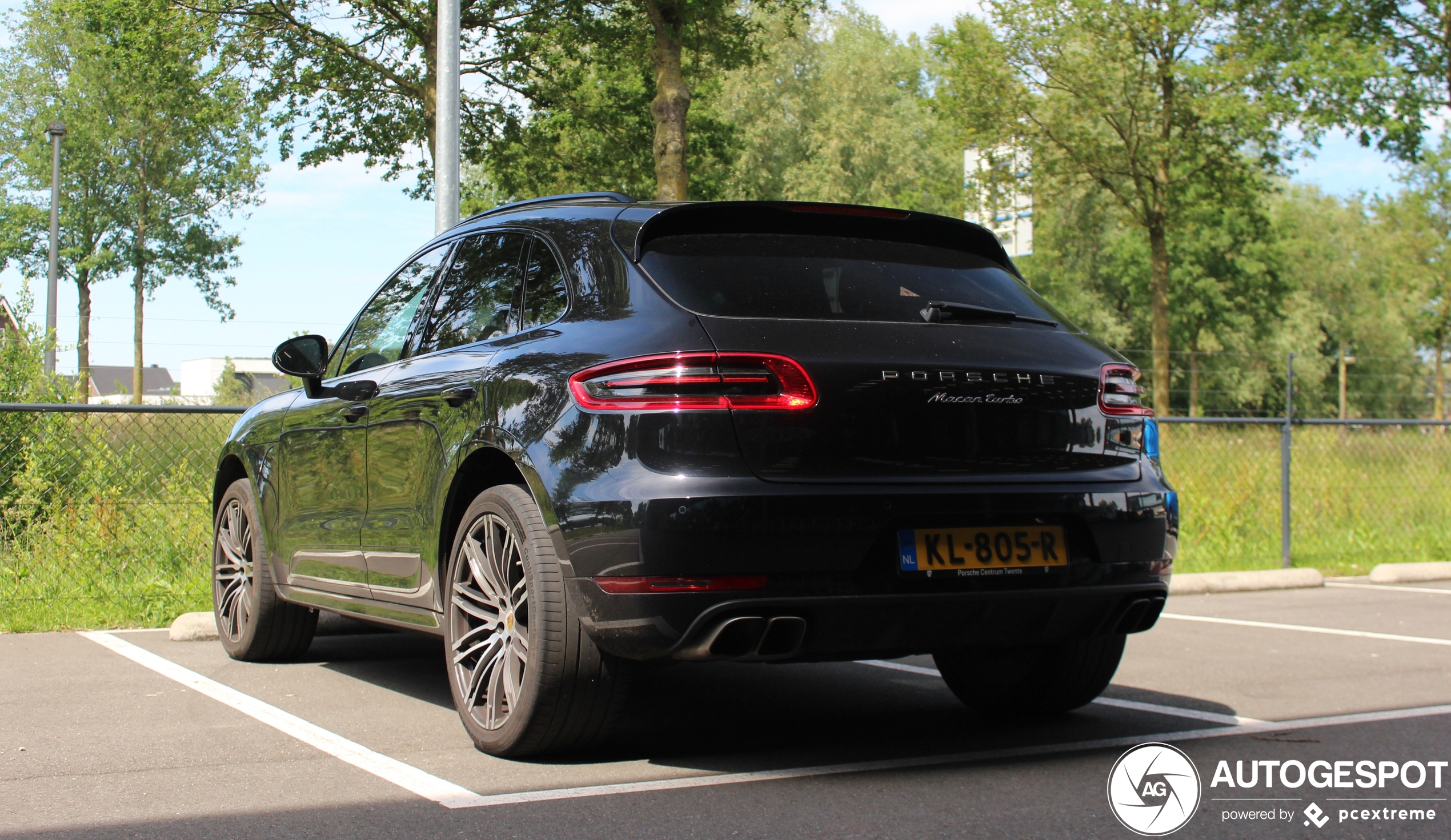 Porsche 95B Macan Turbo