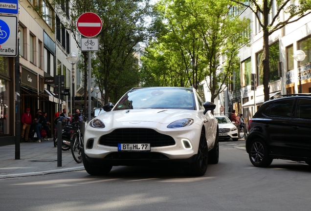 Aston Martin DBX