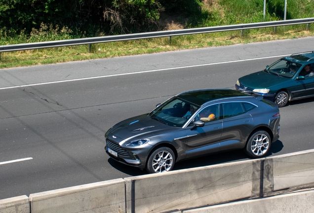 Aston Martin DBX