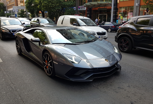 Lamborghini Aventador S LP740-4