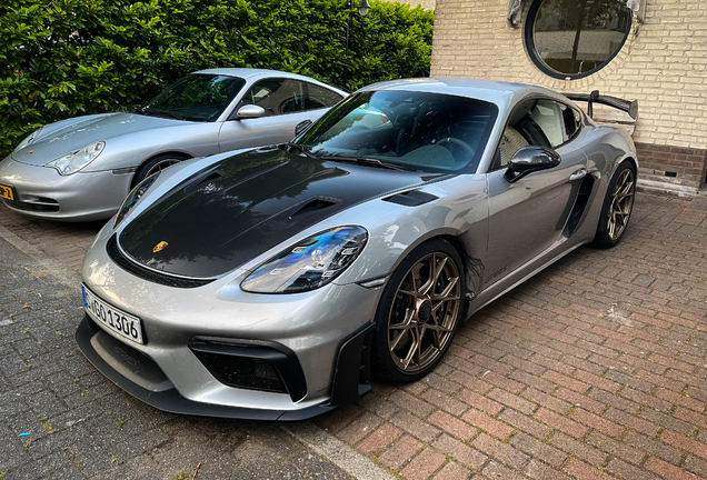 Porsche 718 Cayman GT4 RS Weissach Package