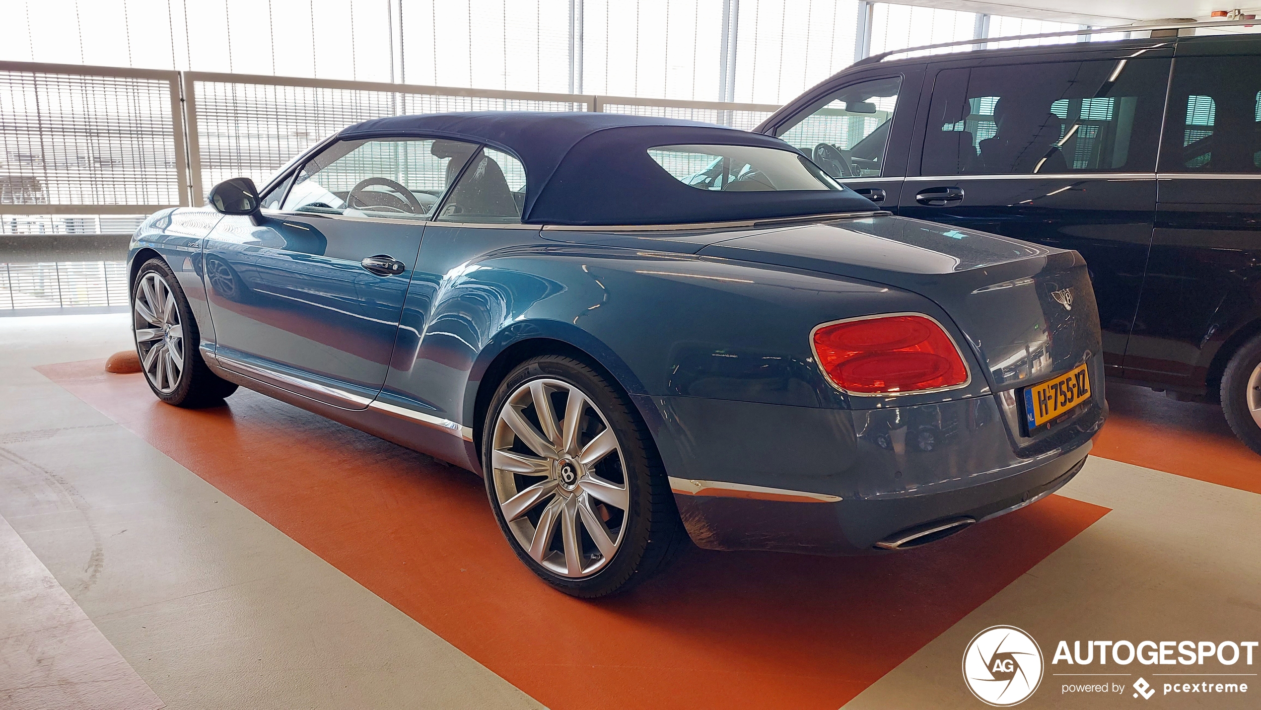 Bentley Continental GTC 2012