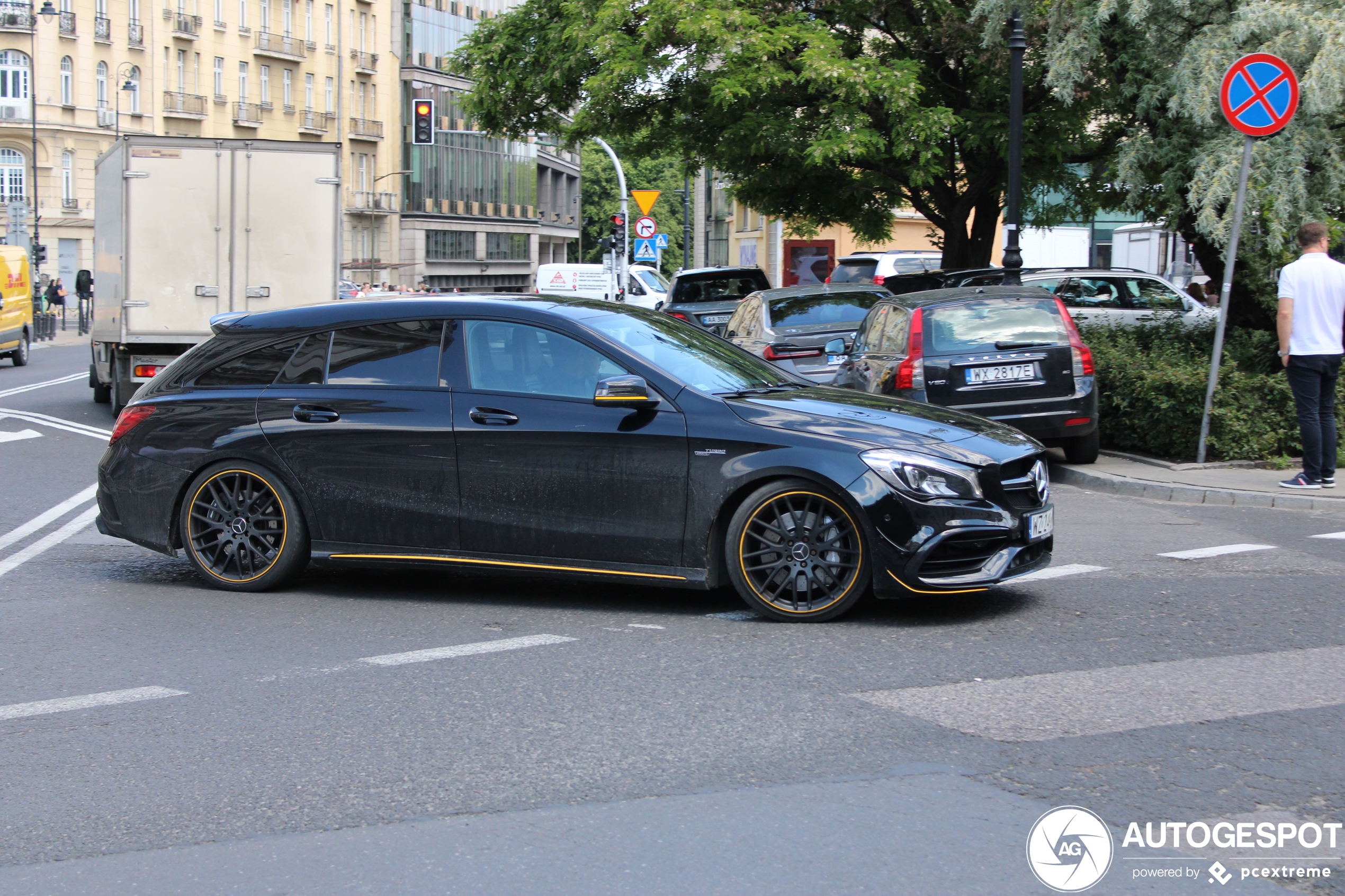 Mercedes-AMG CLA 45 Shooting Brake X117 Yellow Night Edition