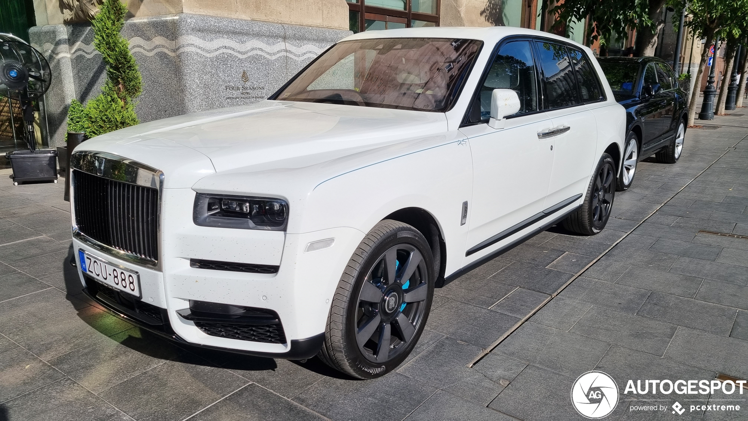 Rolls-Royce Cullinan Frozen Lakes Edition