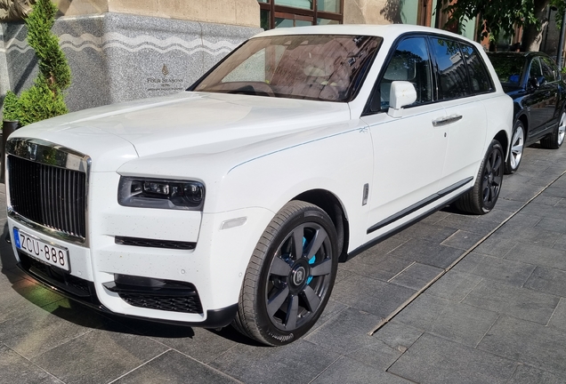 Rolls-Royce Cullinan Frozen Lakes Edition