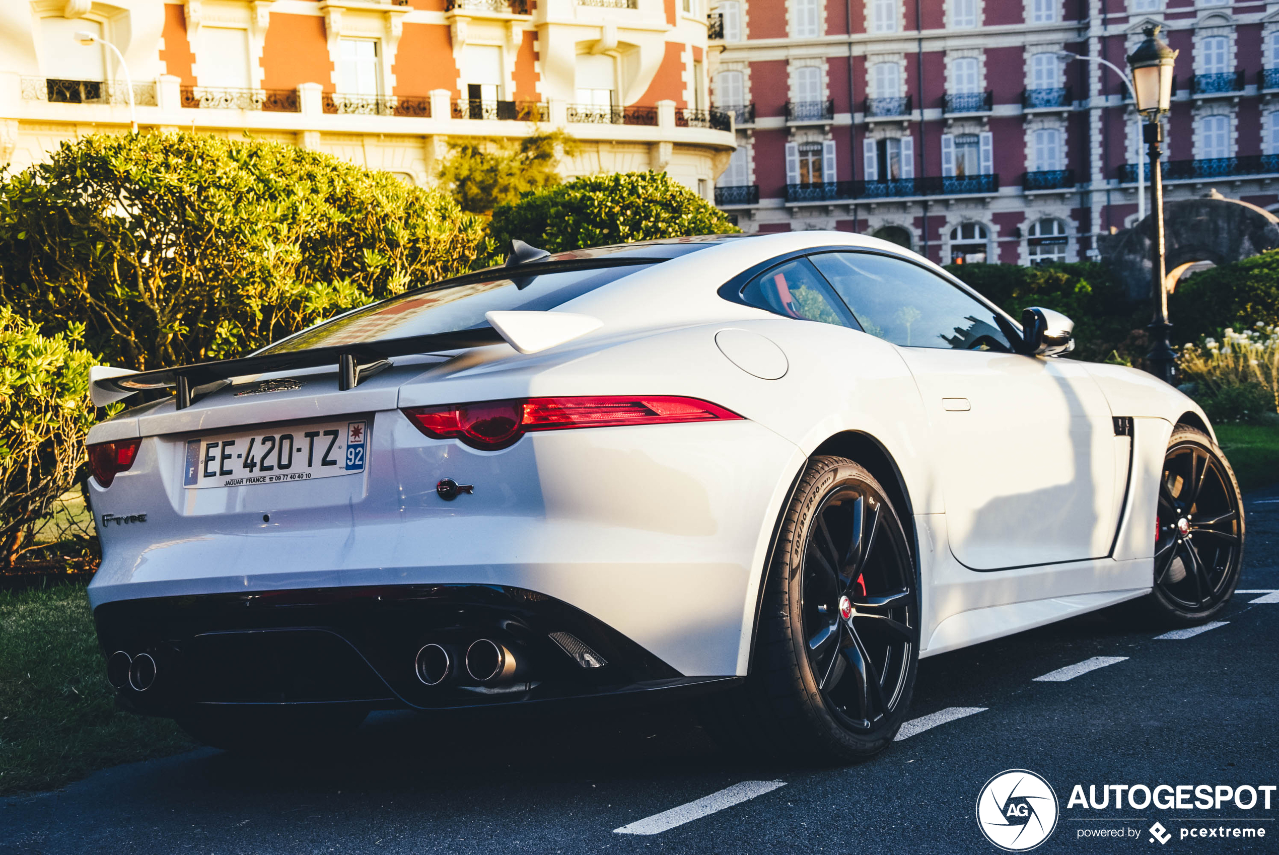 Jaguar F-TYPE SVR Coupé