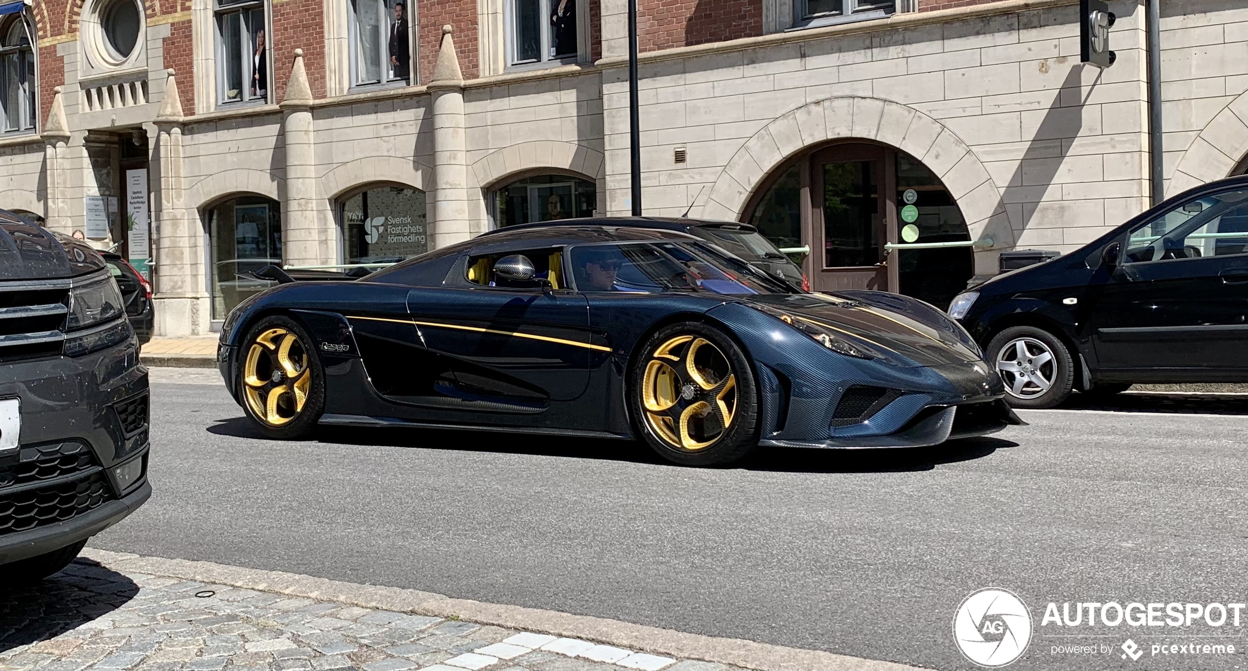 This spotter celebrates his 100th spot with the special Koenigsegg Regera