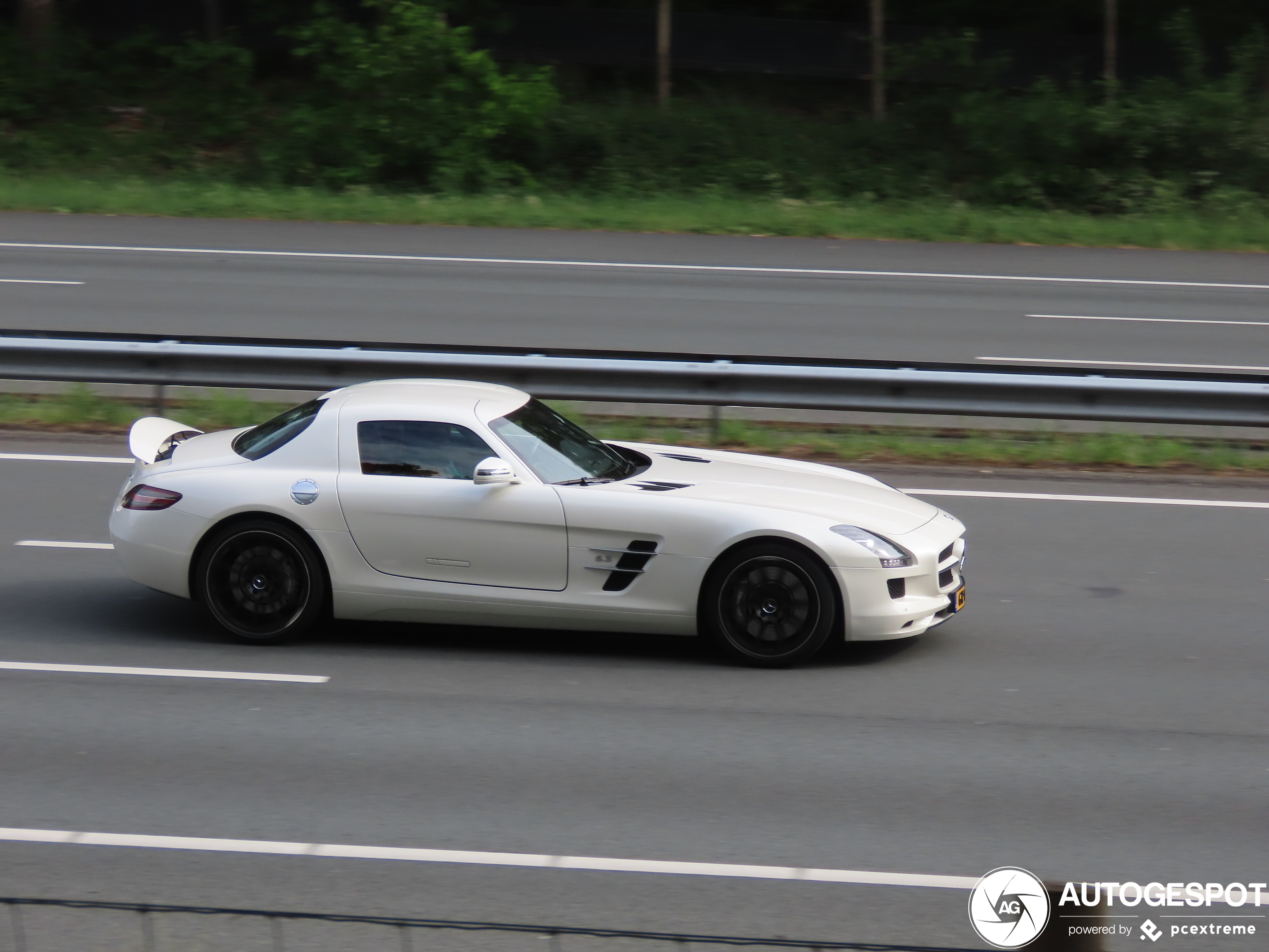 Mercedes-Benz SLS AMG