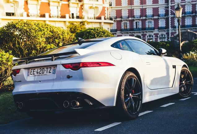 Jaguar F-TYPE SVR Coupé