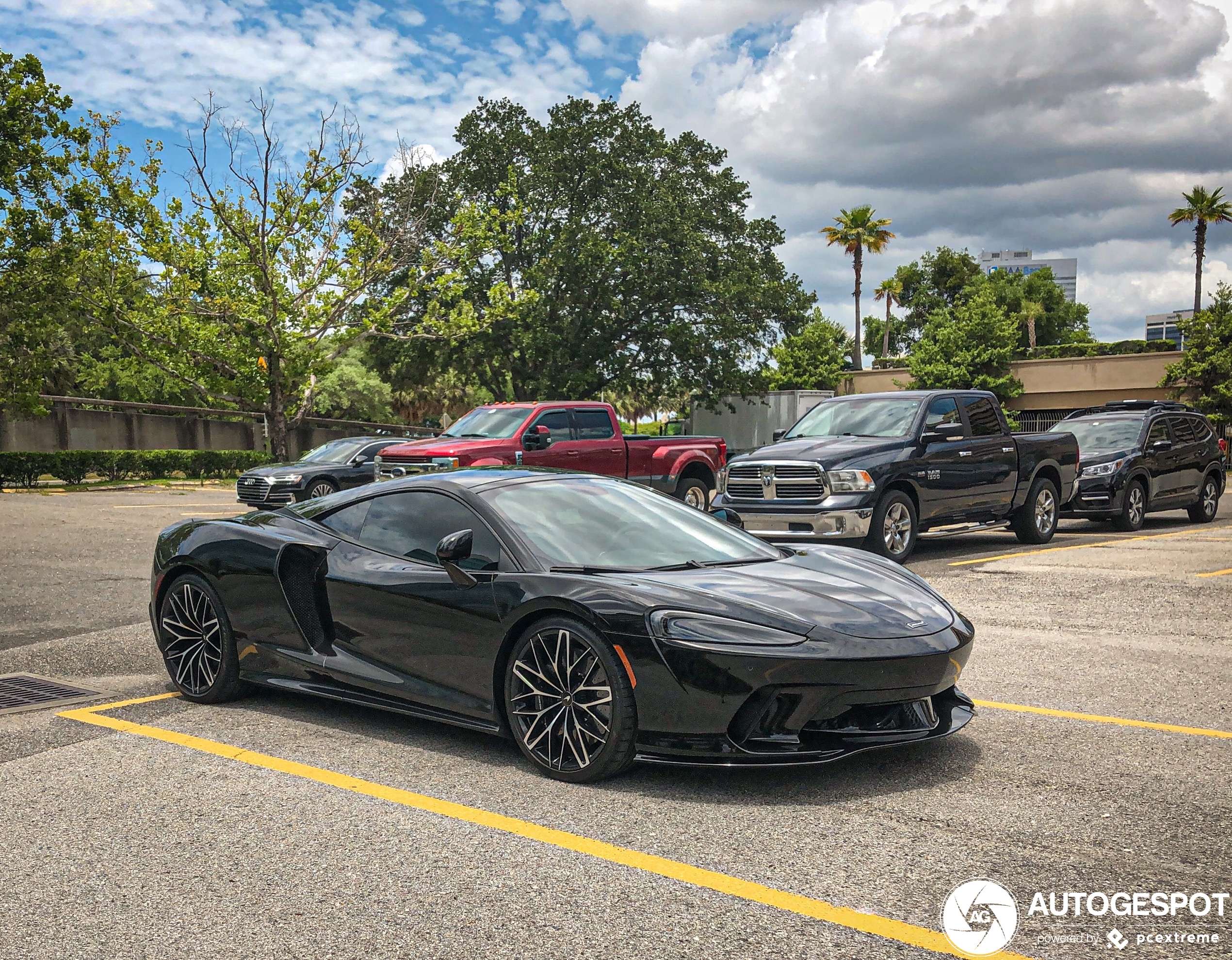 McLaren GT