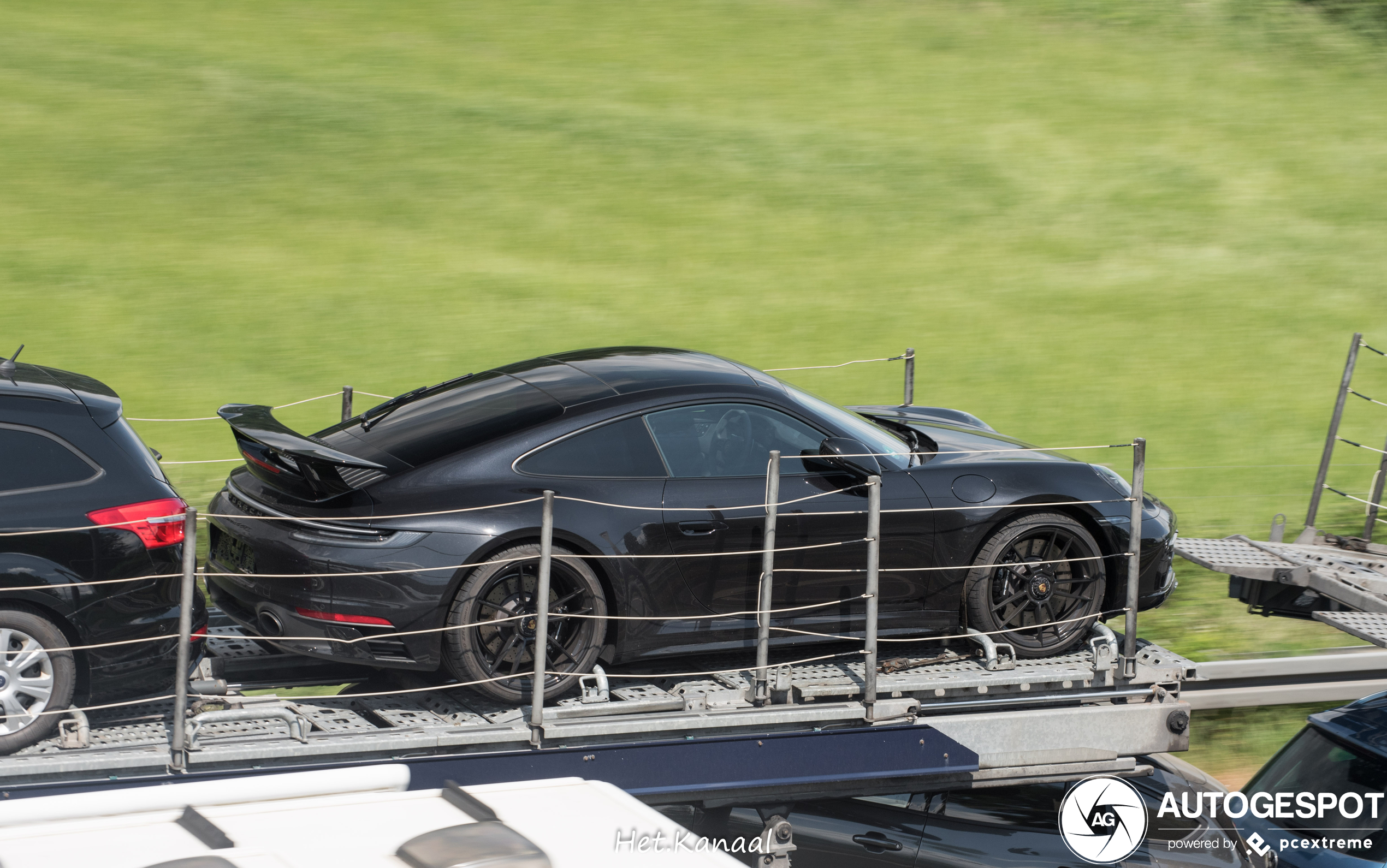 Porsche 992 Carrera 4 GTS