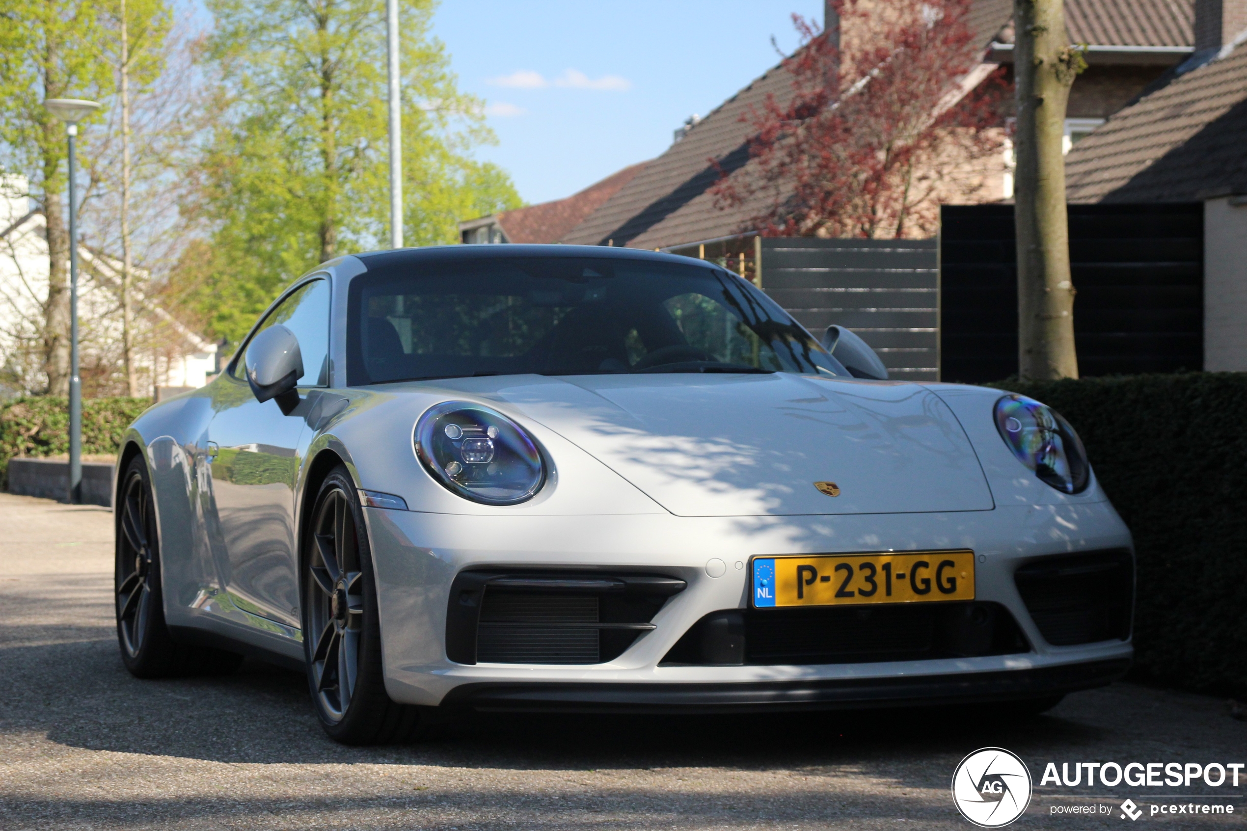 Porsche 992 Carrera 4 GTS