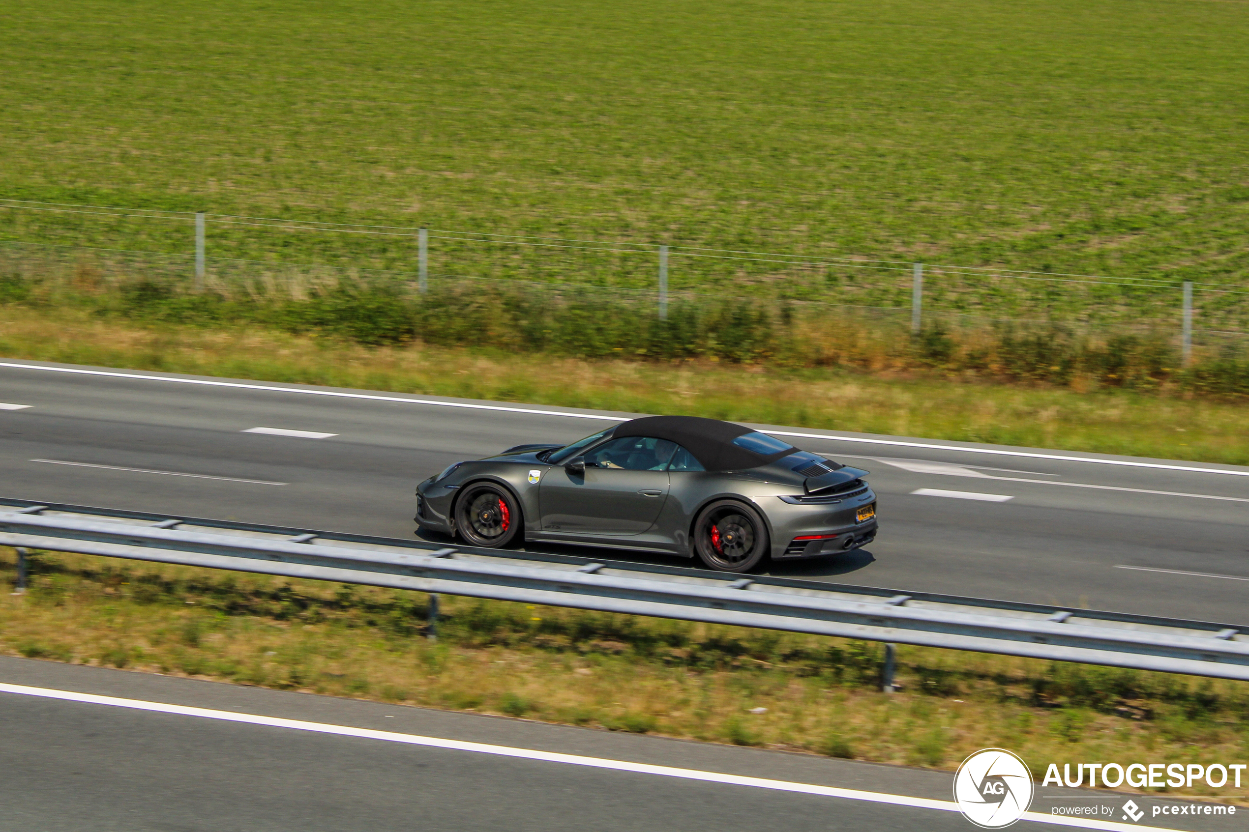 Porsche 992 Carrera 4 GTS Cabriolet