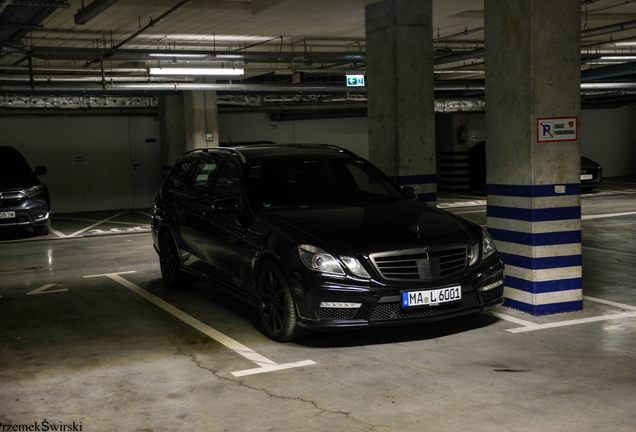 Mercedes-Benz E 63 AMG S212 V8 Biturbo