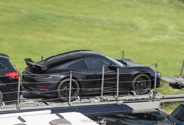 Porsche 992 Carrera 4 GTS